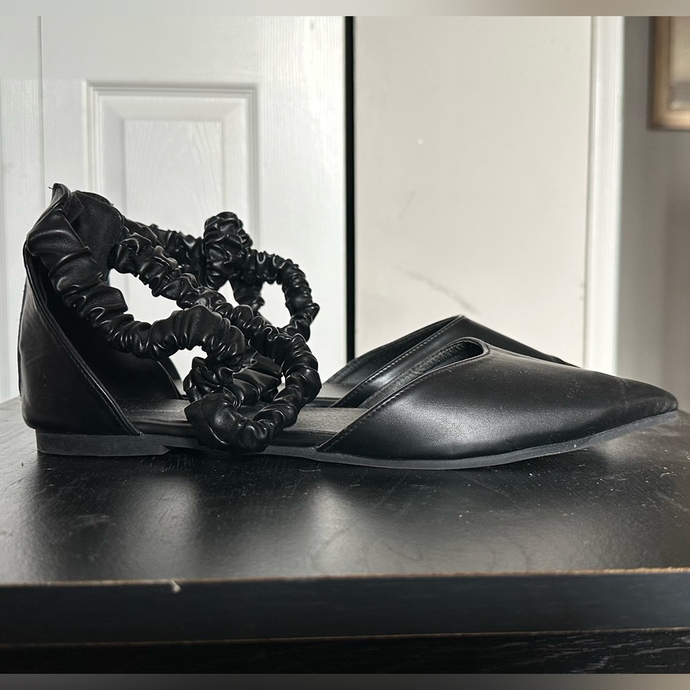 Chosen Steps - Black leather elastic ankle pointed sandals  - Size 10